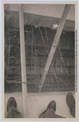2 vues Pont de Saint-Julien. Joint de retrait de clé, flambement des armatures longitudinales des voiles verticaux. - 4 septembre 1950. - Photographie