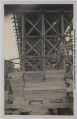 2 vues Pont de Saint-Julien. Palée centrale n°4 vue depuis la rive droite. - 4 septembre 1950. - Photographie