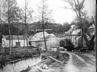 9 vues Boîte 1. Alost, Anseremme, Charleroi, Falnuée, Soignies, Tournai, Trazegnies. - Photographies.