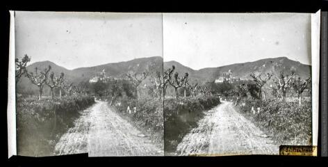 1 vue Saint-Bertrand-de-Comminges vu de loin.