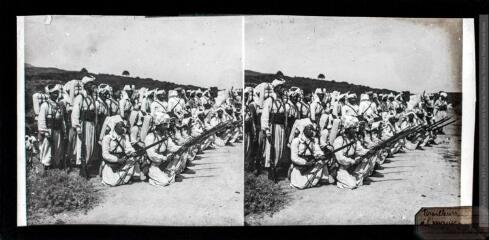 1 vue Tirailleurs à l'exercice.