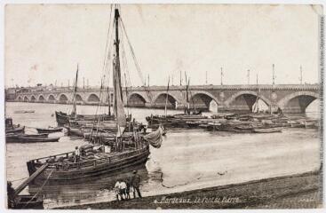 2 vues 4. Bordeaux : le pont de pierre. - 18 janvier 1916. - Carte postale