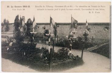 2 vues 30. La Guerre 1914-15. Bataille de l'Ourcq. Chambry (S.-et-M.). Le cimetière où l'armée de Paris défendit le terrain pied à pied. Le mur crénelé. Les tombes de nos héros. - 14 janvier 1916. - Carte postale