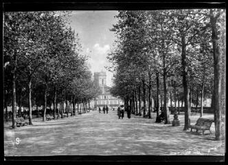 1 vue 9. Auch : les Allées d'Etigny et tour de la cathédrale
