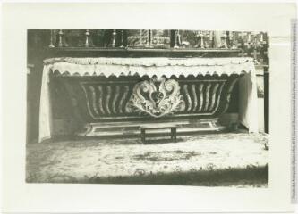 4 vues Longages : dans l'église : maître-autel (4), lutrin en fer forgé du XVIIIe siècle (5) / photographie P. Mesplé. - 7 mai 1922. - Photographie