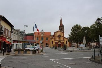 1 vue La mairie et l'église / Virginie Lafont photographe. - 11 septembre 2017. - Photographie numérique