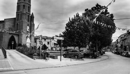 1 vue Place de l'église / Carole Bounet photographe. - 24 juillet 2017. - Photographie numérique