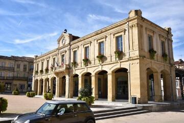 1 vue La mairie / Robin Pelucchi photographe. - 2 novembre 2017. - Photographie numérique