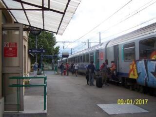 1 vue L'arrivée d'un train en gare / Lucas Rouch photographe. - 4 septembre 2017. - Photographie numérique