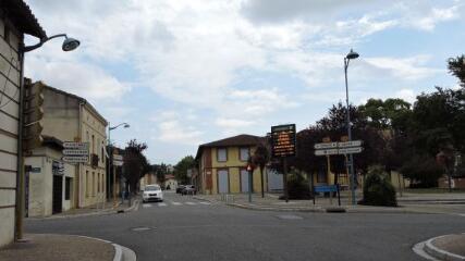 1 vue La place et la mairie / Corinne Toffanin photographe. - 6 novembre 2017. - Photographie numérique
