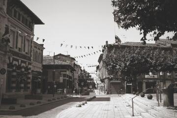 1 vue Hôtel de ville et rue Saint-Jean / Stéphane Sanchez photographe. - 21 août 2017. - Photographie numérique