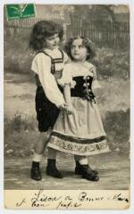 2 vues 520. [Portrait de deux enfants]. - [s.l] : [s.n], [vers 1908]. - Carte postale