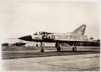 2 vues 4. Mirage III C : intercepteur à haute altitude / cliché G.A.M.- Dassault. - Toulouse : éditions aéronautiques, [après 1956]. - Carte postale