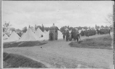 1 vue [La Haute-Garonne. Camp de Bouconne, près Toulouse]. - Toulouse : maison Labouche frères, [entre 1900 et 1920]. - Photographie