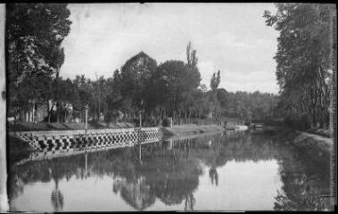 1 vue [Toulouse : le canal de Brienne vers les Ponts-Jumeaux]. - Toulouse : maison Labouche frères, [entre 1900 et 1920]. - Photographie