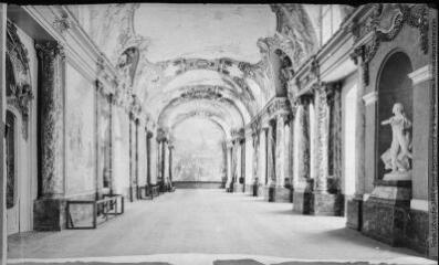 1 vue [Toulouse : salle des Illustres au Capitole]. - Toulouse : maison Labouche frères, [entre 1900 et 1940]. - Photographie