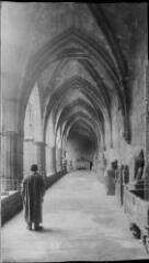 1 vue [Béziers : cloître de la cathédrale Saint-Nazaire]. - Toulouse : maison Labouche frères, [entre 1900 et 1920]. - Photographie