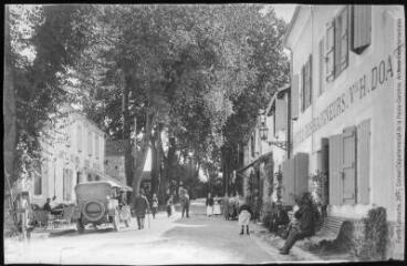 2 vues Le Gers. 595. Barbotan-les-Thermes : intérieur du village. - Toulouse : phototypie Labouche frères, [entre 1918 et 1937]. - Carte postale