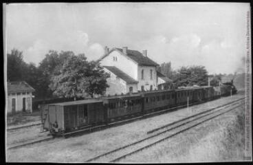 2 vues Le Gers. 623. Barbotan-les-Thermes : la gare. - Toulouse : phototypie Labouche frères, [entre 1918 et 1937]. - Carte postale