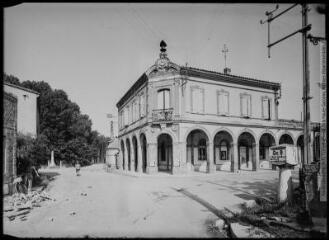 1 vue [Ondes : mairie et route de Grenade]. - Toulouse : édition Labouche frères, [entre 1920 et 1950]. - Photographie