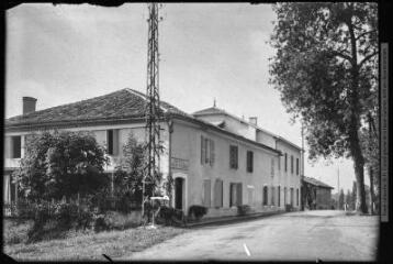 1 vue [Barbotan-les-Thermes : hôtel Beau-Séjour (maison Cassagne) et avenue de Cazaubon]. - Toulouse : édition Labouche frères, [entre 1920 et 1950]. - Photographie
