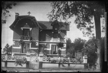 1 vue [Barbotan-les-Thermes : pension de famille : villa Bellevue]. - Toulouse : édition Labouche frères, [entre 1920 et 1950]. - Photographie