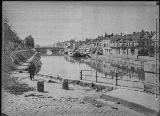 1 vue [Toulouse : le port Saint-Etienne sur le canal du Midi et le pont Guilheméry]. - Toulouse : édition Labouche frères, [entre 1920 et 1950]. - Photographie