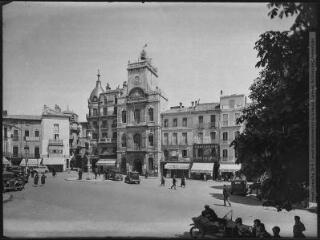 2 vues [Béziers : place de la Mairie]. - Toulouse : édition Pyrénées-Océan, Labouche frères, marque Elfe, [entre 1937 et 1950]. - Photographie