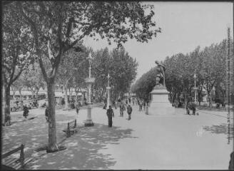 2 vues [Béziers : les allées Paul-Riquet]. - Toulouse : édition Pyrénées-Océan, Labouche frères, marque Elfe, [entre 1937 et 1950]. - Photographie