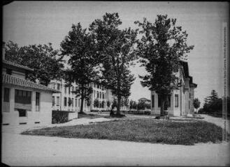 1 vue [Toulouse : bâtiments de l'hôpital Purpan]. - Toulouse : édition Labouche frères, [entre 1920 et 1950]. - Photographie