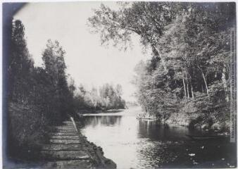2 vues [Toulouse] : canal de fuite de la Poudrerie. - Toulouse : maison Labouche frères, [entre 1900 et 1920]. - Photographie