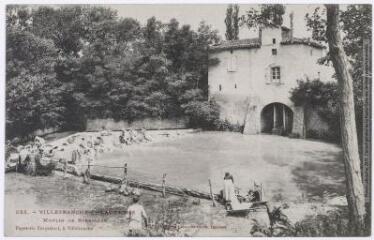 3 vues 225. Villefranche-de-Lauragais : moulin de Barrelles [i.e. Barelles]. - Toulouse : phototypie Labouche frères, marque LF au verso, [1905]. - Carte postale