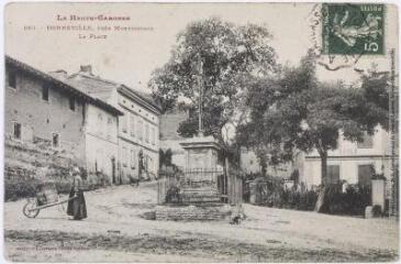 2 vues La Haute-Garonne. 603. Donneville, près Montgiscard : la place. - Toulouse : phototypie Labouche frères, marque LF au verso, [entre 1905 et 1925], tampon de la poste de 1913. - Carte postale