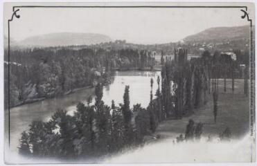 2 vues Panorama de Montvallent [Montvalent]. - Toulouse : maison Labouche frères, [entre 1900 et 1912]. - Photographie