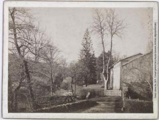 2 vues [Alzeau : la forge d'Alzeau, près la prise d'Alzeau]. - Toulouse : maison Labouche frères, [entre 1900 et 1920]. - Photographie