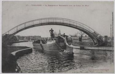 2 vues 57. Toulouse : la passerelle Negreneys sur le canal du Midi. - Toulouse : phototypie Labouche frères, marque LF au verso, [entre 1905 et 1925]. - Carte postale