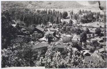 2 vues Ore (HG) : [le village dans la vallée]. - Toulouse : maison Labouche frères, [après 1950]. - Photographie
