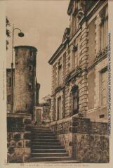 1 vue 35. Aubin : caisse d'épargne et tour Rieu / [photographie Henri Jansou (1874-1966)]. - Toulouse : phototypie Labouche frères, marque LF, [entre 1918 et 1937]. - Carte postale