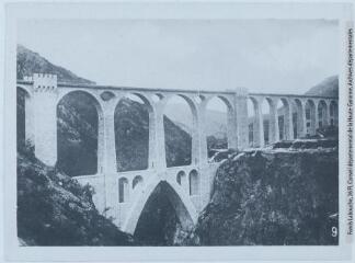 2 vues 9. Ligne électrique de la vallée de la Têt : le grand pont-viaduc Séjourné. - Toulouse : éditions Labouche frères, [entre 1937 et 1960]. - Photographie
