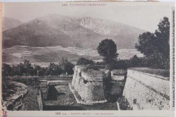 1 vue Les Pyrénées-Orientales. 169 bis. Mont-Louis : les remparts. - Toulouse : phototypie Labouche frères, marque LF, [entre 1918 et 1937]. - Carte postale