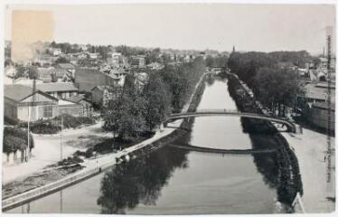3 vues 409. Toulouse : la passerelle du port St Sauveur sur le Canal du Midi. - Toulouse : maison Labouche frères, [entre 1950 et 1960]. - Photographie