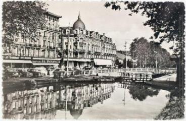 3 vues 418. Toulouse : les hôtels devant la gare Matabiau. - Toulouse : maison Labouche frères, [entre 1950 et 1960]. - Photographie