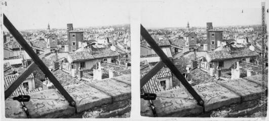 4 vues - Vues générales vers la tour de Séguy (hôtel Bolé) (99-101) ; vers les tours de Serta et Séguy, en direction de Saint-Sernin et du Capitole (102) (ouvre la visionneuse)