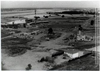1 vue Blagnac : nouvel aéroport en construction / Jean Quéguiner photogr. - Juillet 1976. - Photographie