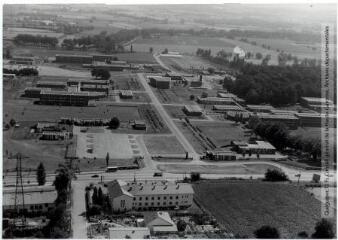 2 vues Ramonville-Saint-Agne : complexe d'enseignement agricole : ensemble des bâtiments / Jean Quéguiner photogr. - Juillet 1976. - 2 photographies