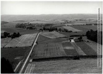 1 vue Revel : lieu-dit du Dreuilhe : paysage / Jean Quéguiner photogr. - Juillet 1976. - Photographie