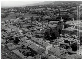 1 vue Sorèze (Tarn) : collège, église et toits de la ville / Jean Quéguiner photogr. - Juillet 1976. - Photographie