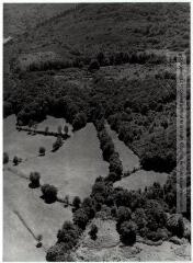 2 vues Vallée du Sor (Tarn) : cultures et massifs boisés / Jean Quéguiner photogr. - Juillet 1976. - 2 photographies