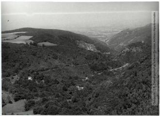 1 vue Vallée du Sor (Tarn) : prise du barrage de la Garbelle (lac des Cammazes) / Jean Quéguiner photogr. - Juillet 1976. - Photographie