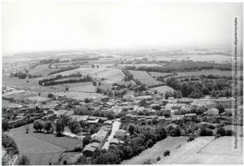 1 vue Saint-Papoul (Aude) : village et paysage / Jean Quéguiner photogr. - Juillet 1976. - Photographie